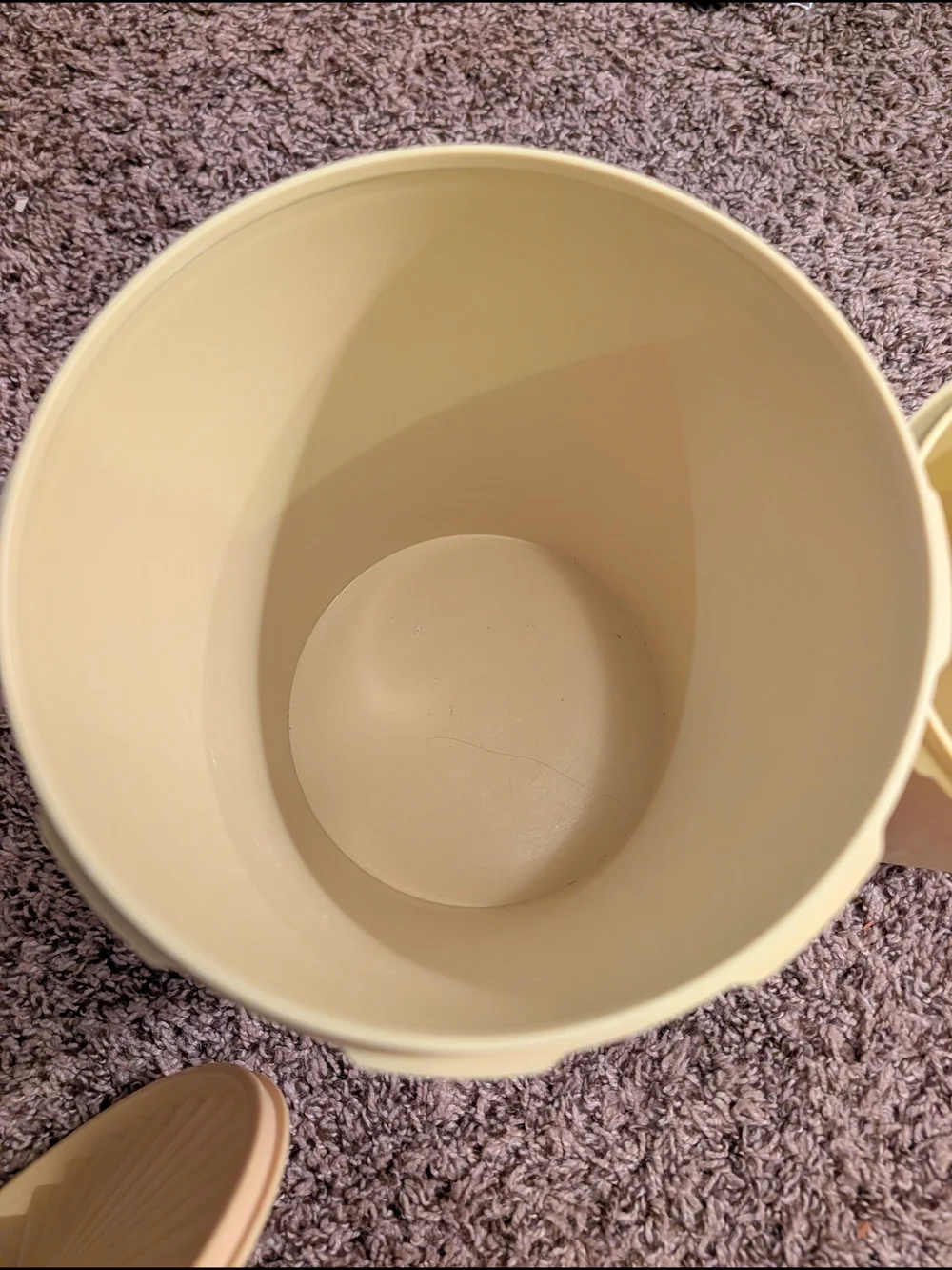 Tupperware pair storage